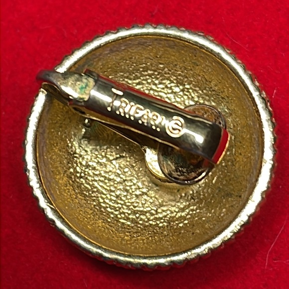 Trifari Single - Picture 3 of 6